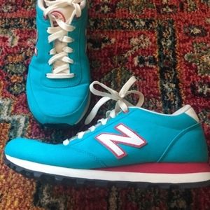 LIKE NEW women's New Balance Shoes